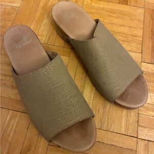 Dansko Women's Tan Slide Sandals